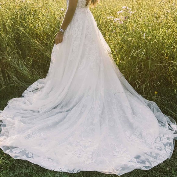 Essense of Australia A-Line Sparkling Lace Wedding Dress - Picture 10 of 10